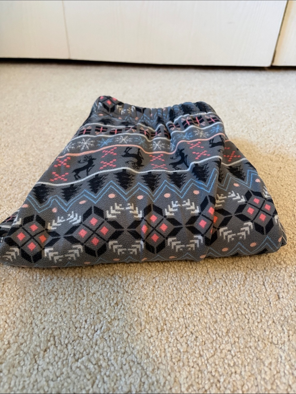 Just Cozy Women's Gray Holiday Patterned Leggings